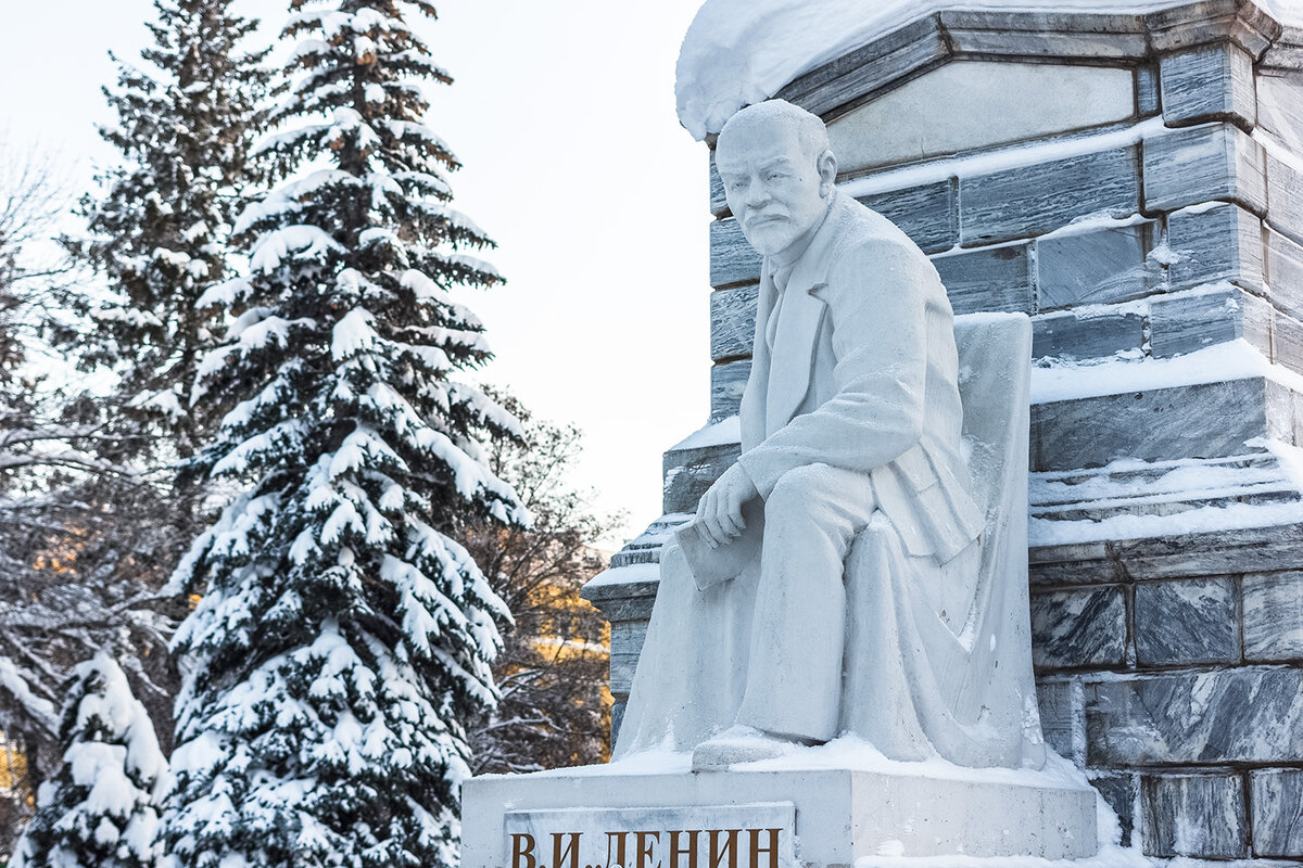 Ленино башкортостан. Памятник Ленину в Уфе. Горсовет Уфа Ленин. Статуя Ленина в Уфе. Первый памятник Ленину в Уфе.