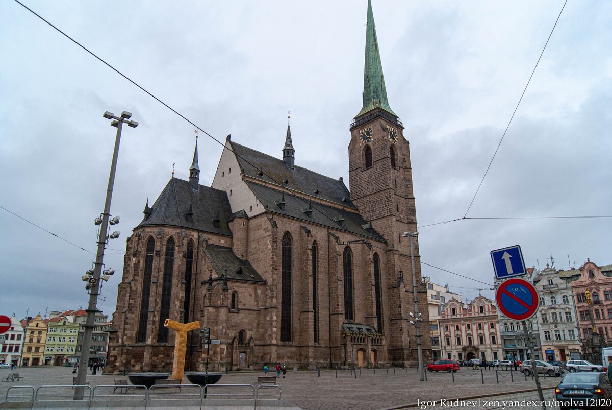 Главный собор Пльзеня на центральной площади старого города