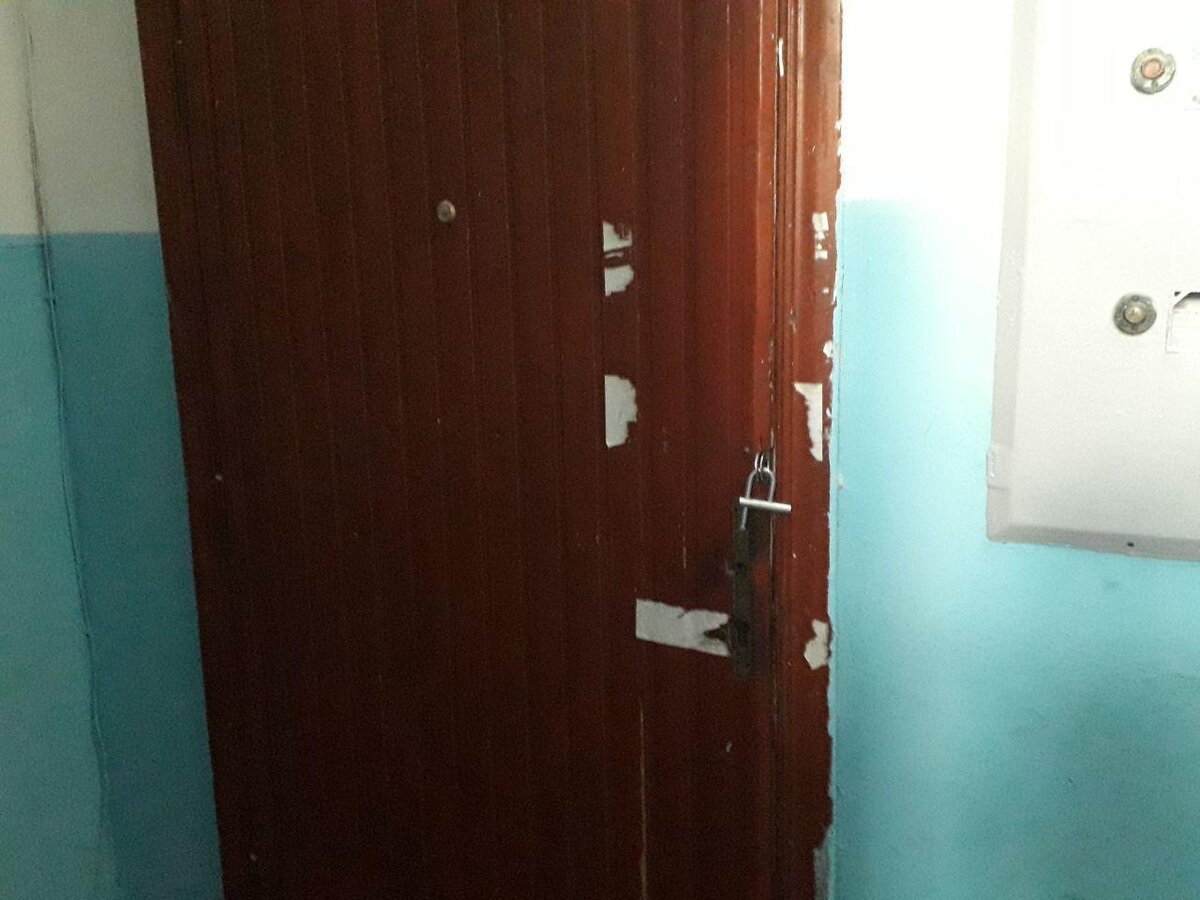 Дверь в квартиру найденного