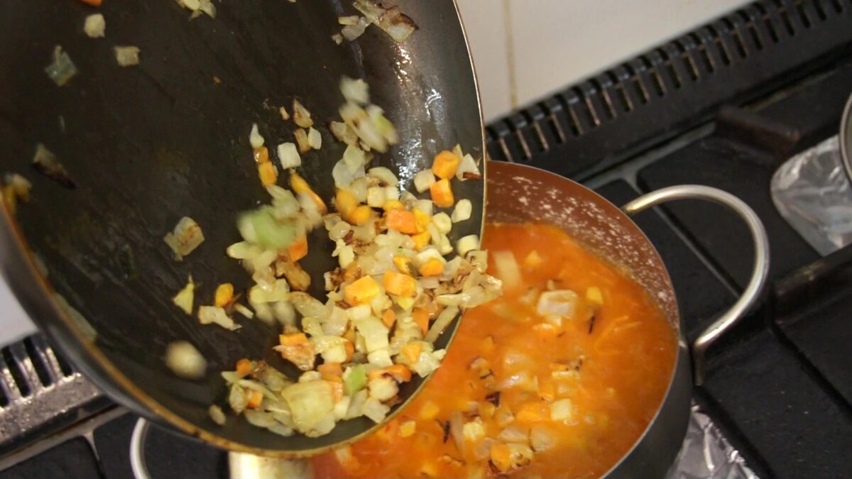 Наваристые щи с кислой капустой и клёцками. Не отказывать себе в удовольствии.