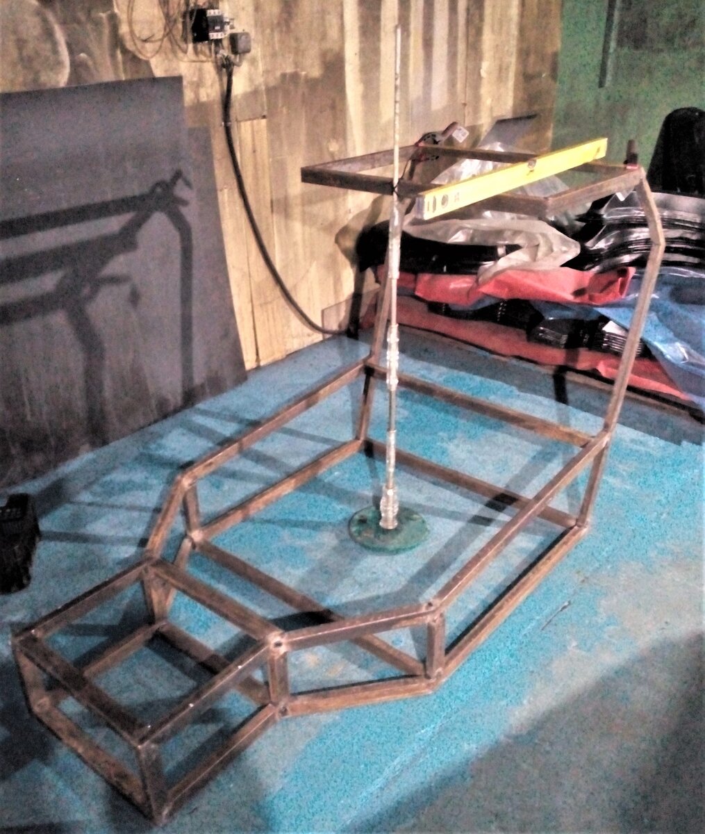 Начинаем делать крышу транспортного средства.