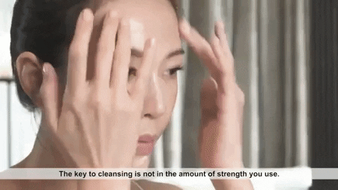 Перевод: нанесение - это все, а методы нанесения помогают увеличить впитываемость продукта и предотвратить стянутость кожи, что в противном случае может ускорить процесс старения кожи. 