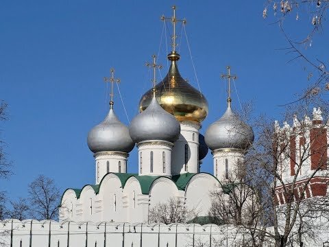 Новодевичий всегда прекрасен, но особенно в ясный день...