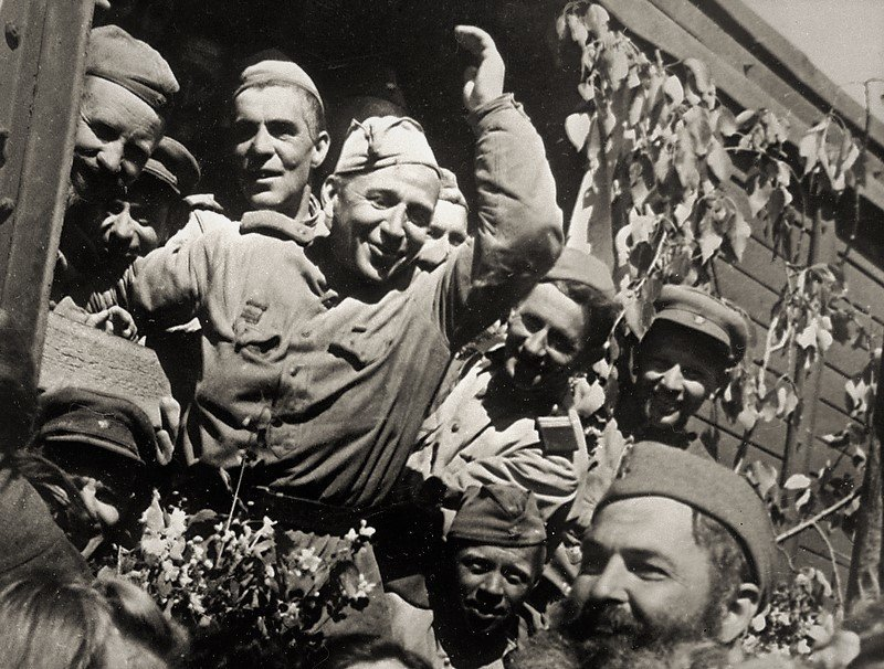 Фото из открытых источников. Наши победители едут домой.