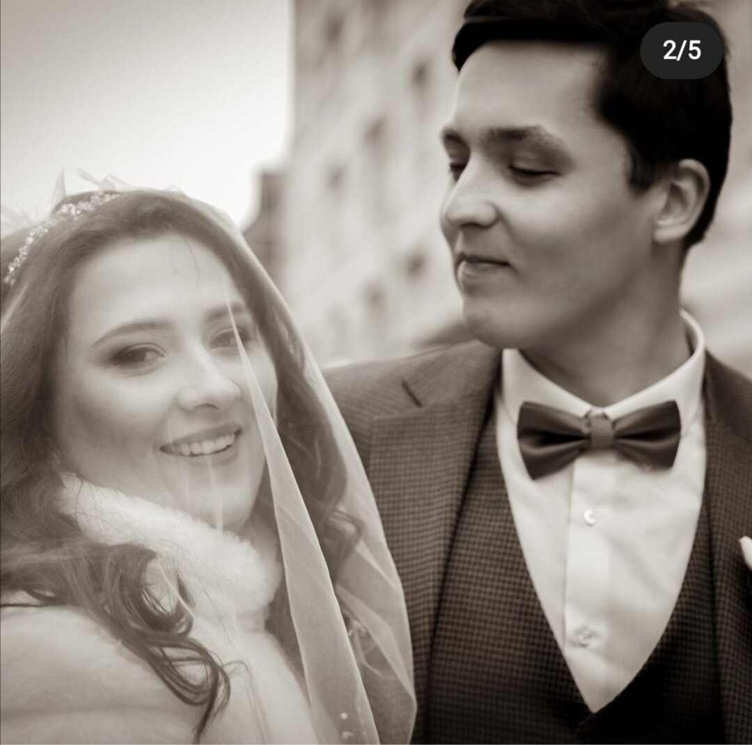 Светите друг другу во тьме                                                                                                                         Улыбка с утра - не пустяк
Вы будьте вдвоём за одно
Вы будьте вдвоём навсегда
Ненастья и вьюги - пустяк
Теперь вы в 2,
Вы единое.
Семья ваша новый маяк
А дом будет силой единою.