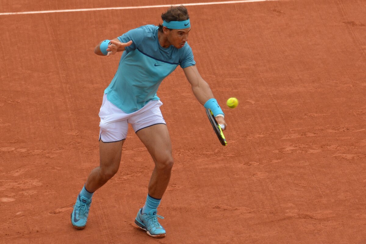 Укороченный удар форхэндом Надаля (источник фото: https://regnum.ru/news/2767450.html) 