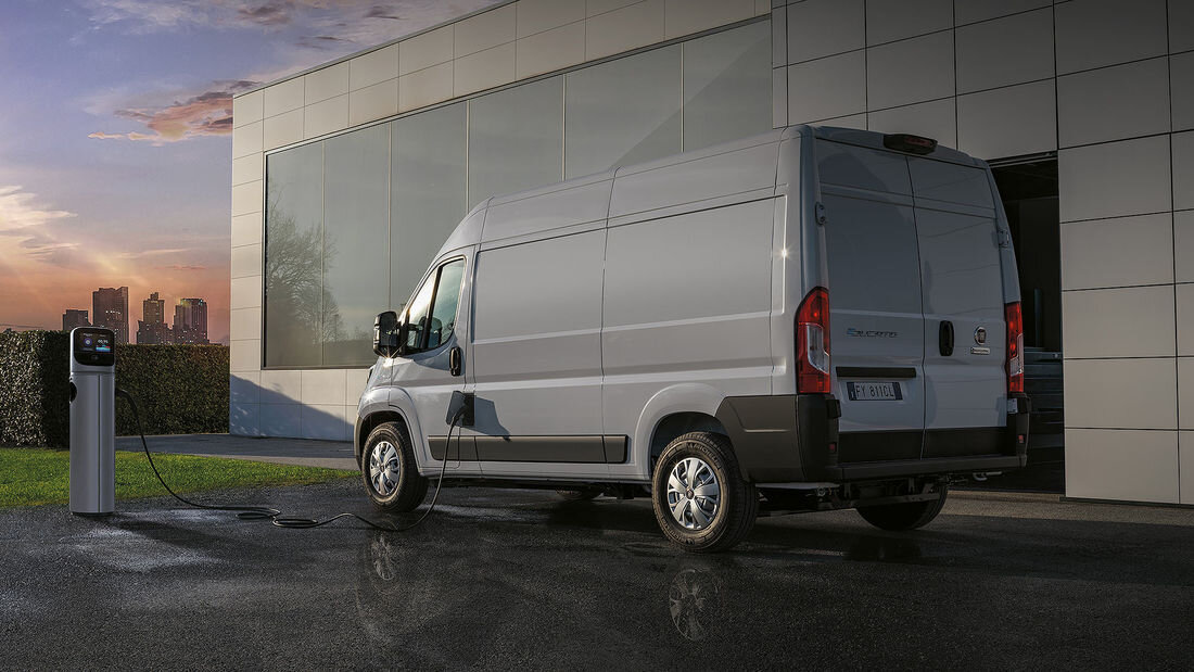 Коммерческий Ducato на заправке