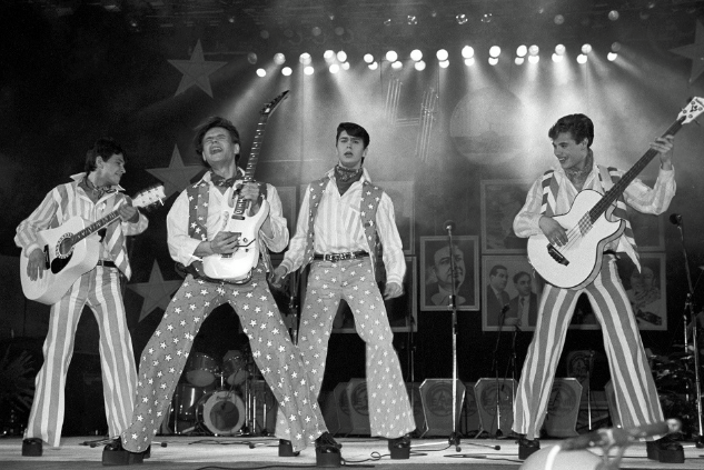 В те времена достать билетик на "На-На" всегда было большой удачей