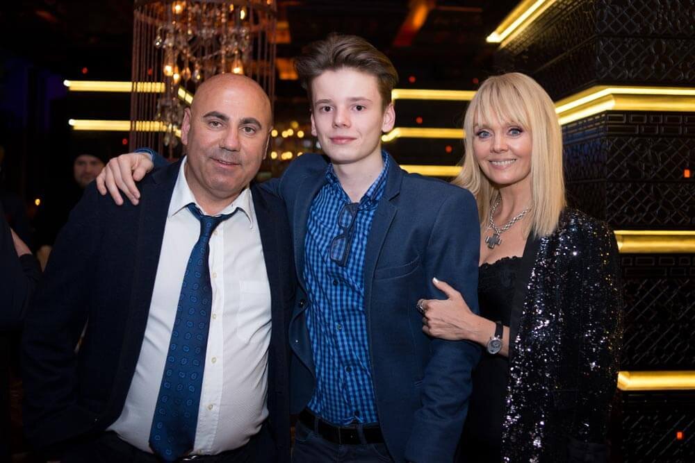 Арсений с мамой и Иосифом Пригожиным