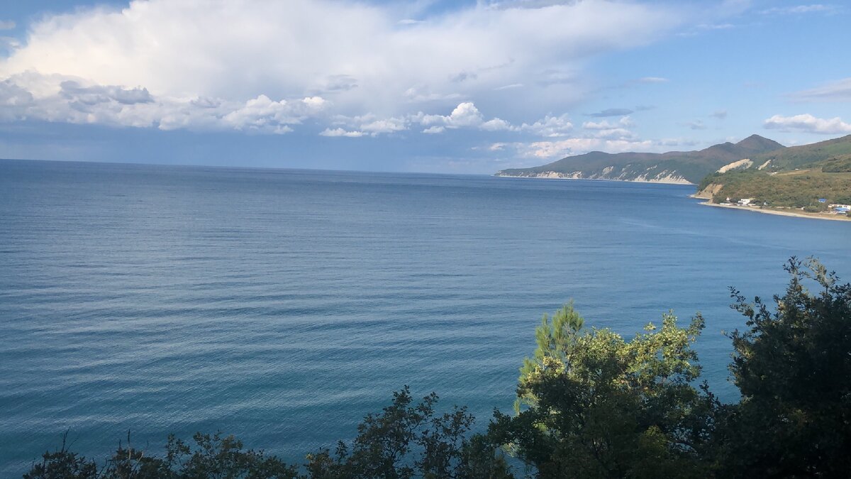 Куда-то ездили на море.