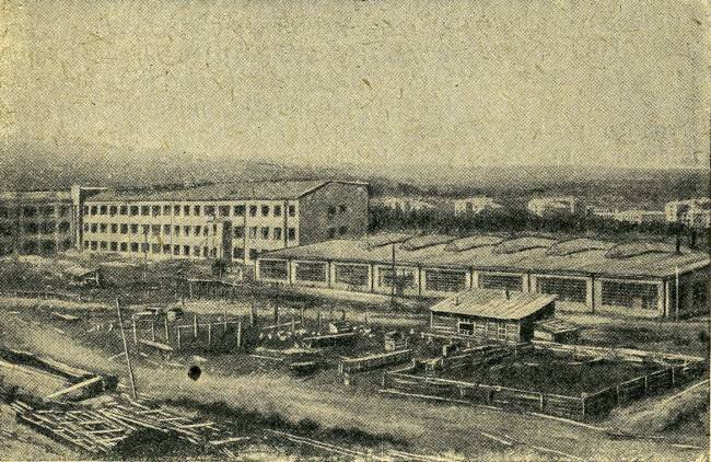 Фото взято с сайта фотографии старого Саратова  https://oldsaratov.ru/tags/zavod-kombaynov?page=1