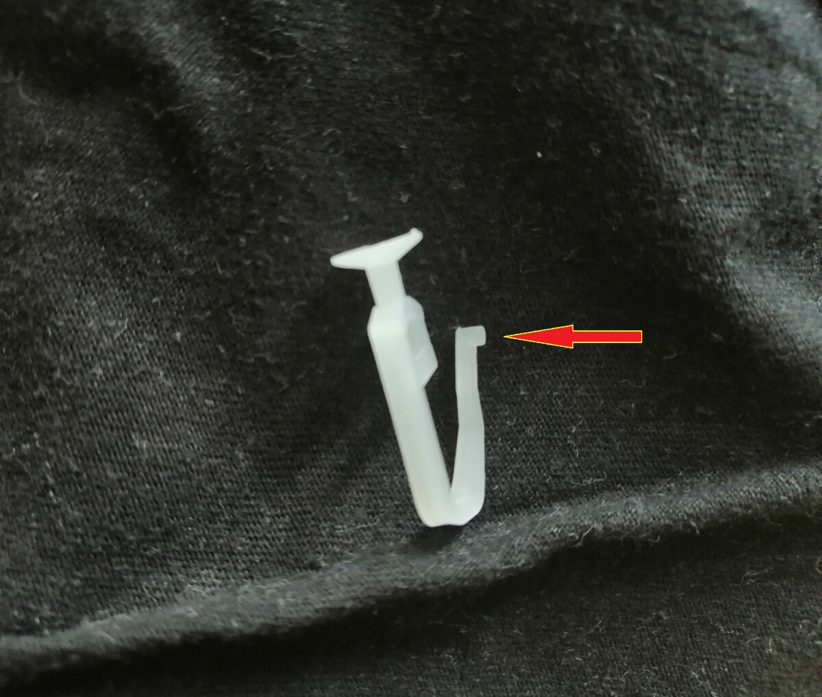 Крючок от карниза