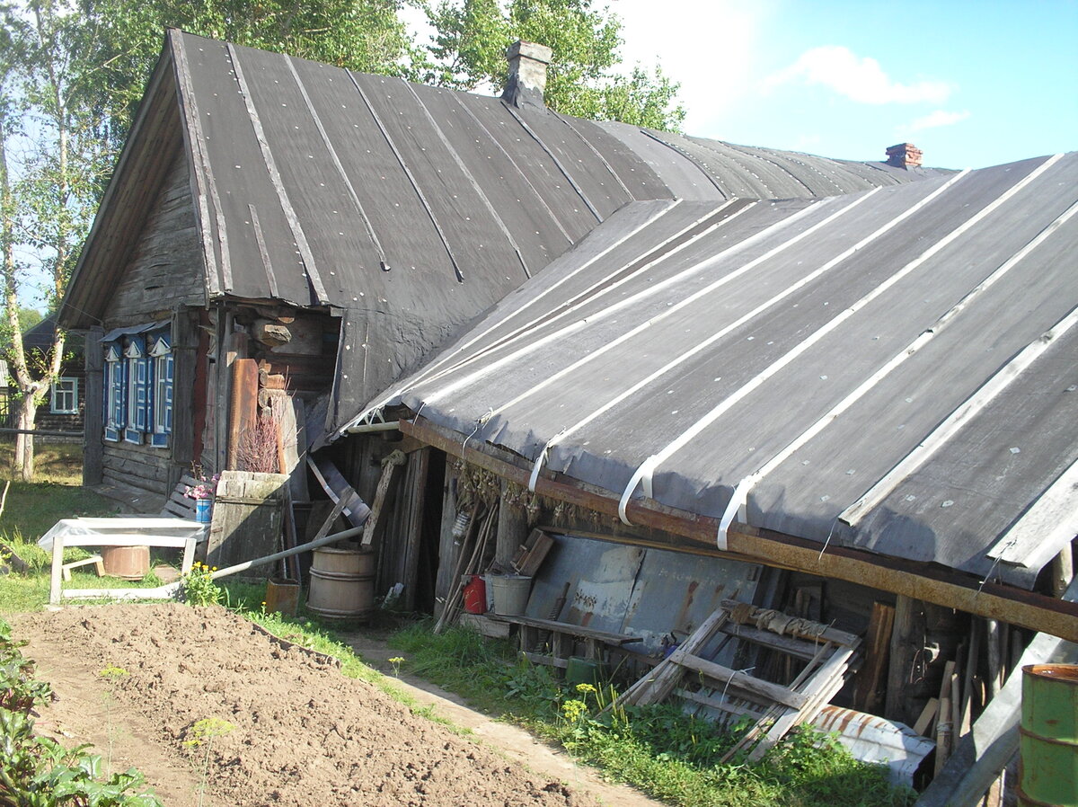 На фото наш старый дом в деревне,который в 2014 нашел нового хозяина
