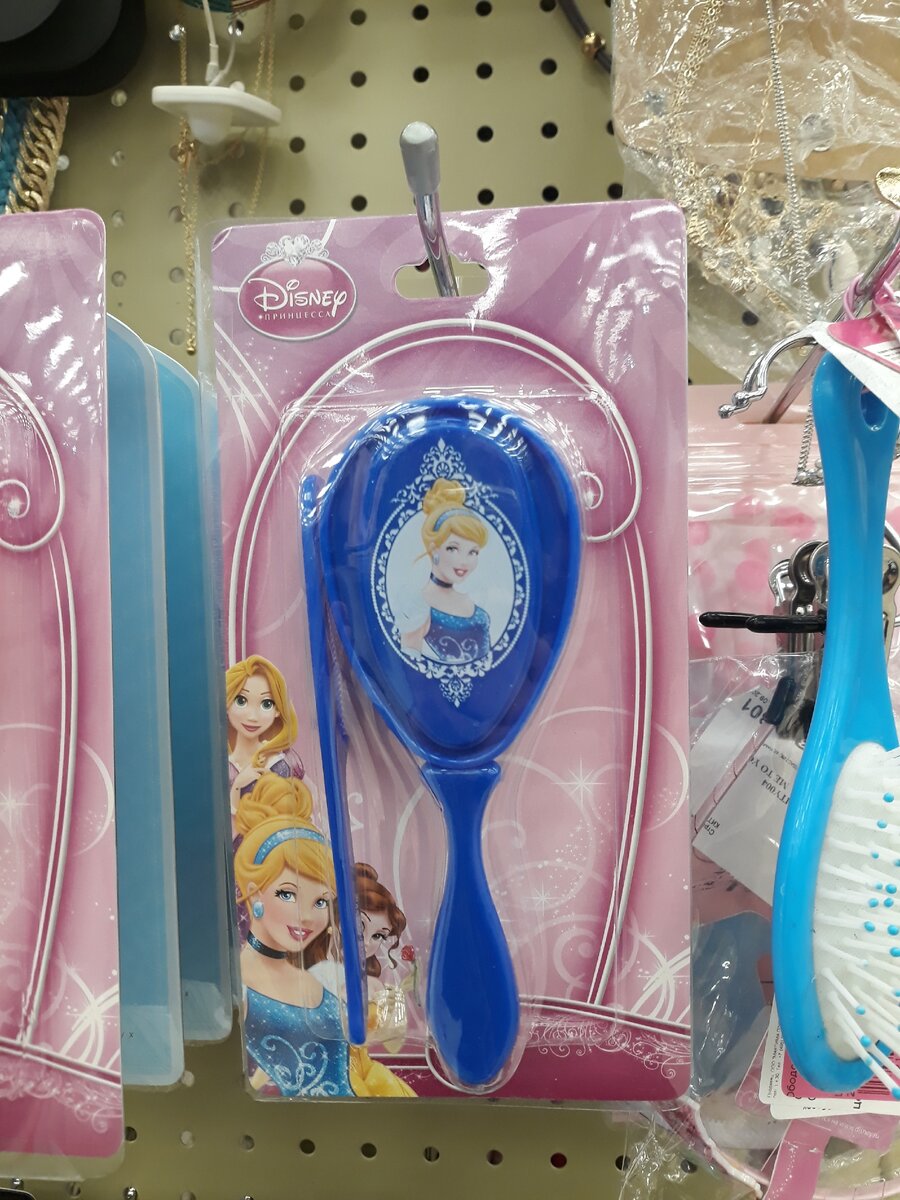Набор расчесок Disney. Цена: 99 рублей. Фотографии автора.