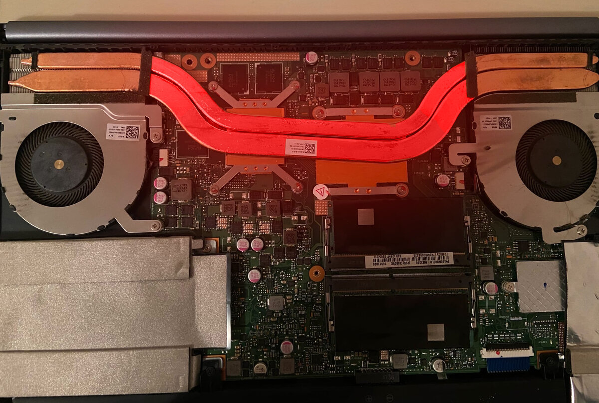 В этой области мой ноутбук нагревается. Asus VivoBook Pro N580V (выделил красным)