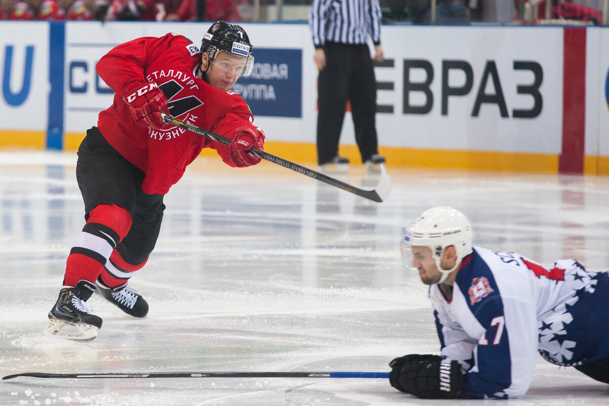 Капризов является воспитанником Новокузнецкого "Металлурга".