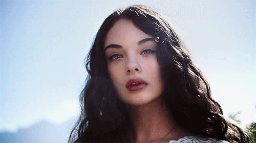 Деве 16 лет, но она уверенно покоряет мир моды, глянца и красоты. Материал с ресурса pinterest.com