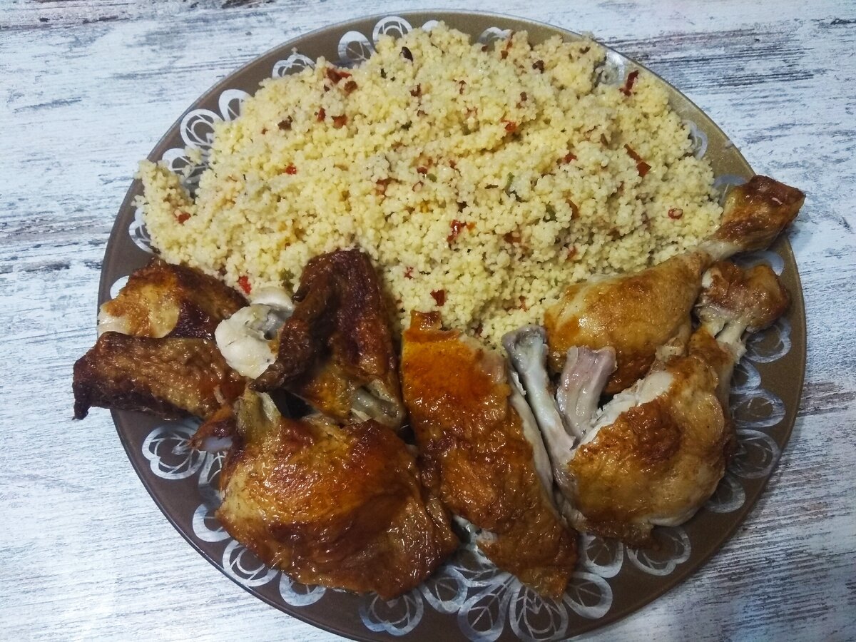 Получился вкусный и сытный ужин и совсем не накладно получилось по деньгам, весь набор для ужина мне обошёлся в 750 рублей, этим я накормила троих взрослых и двоих детей,  один из которых уже подросток!.