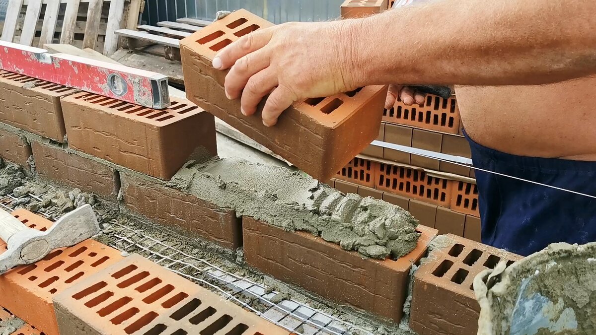 Кладка лицевого кирпича