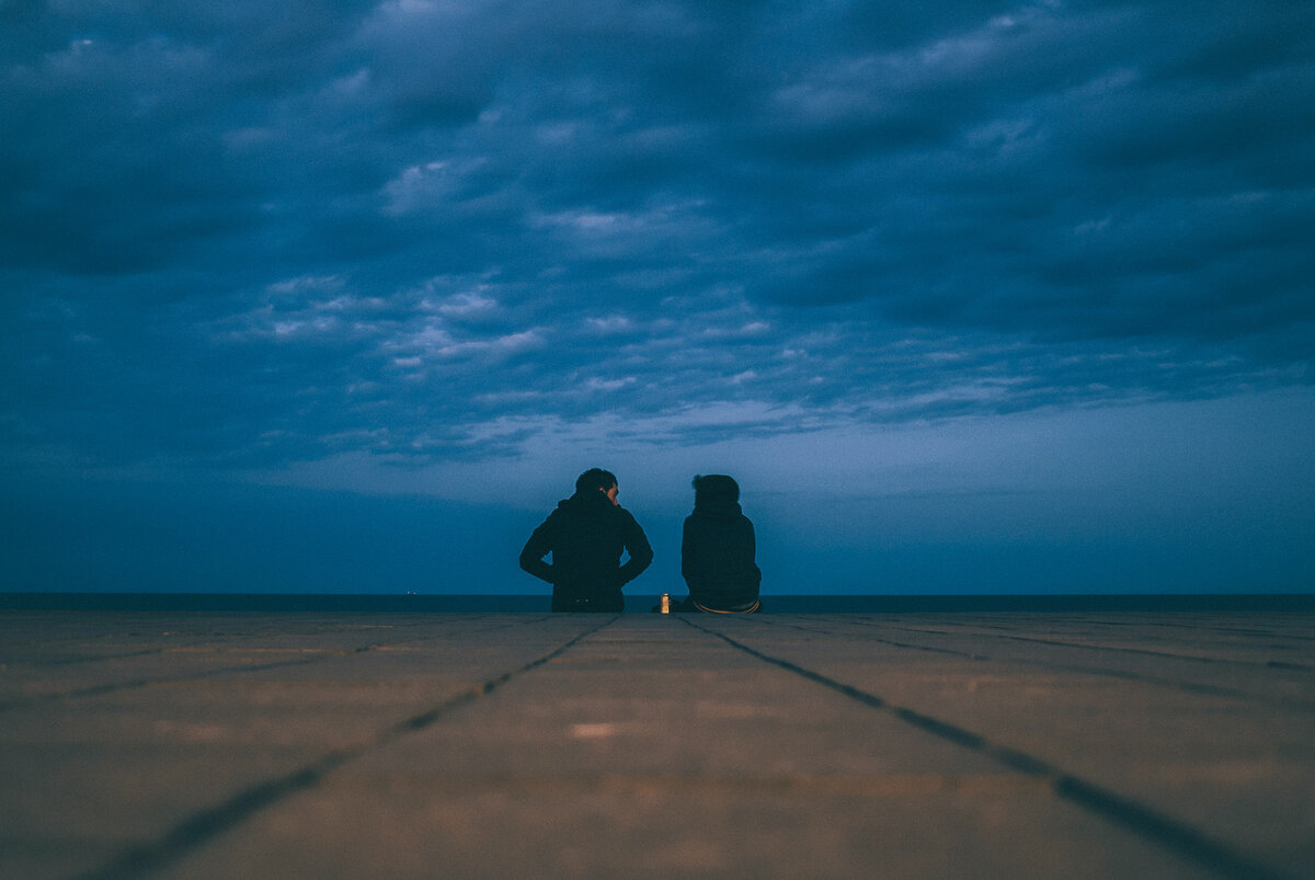 "Кто живёт за холодильником", Екатерина Широкова. Фото Korney Violin Unsplash