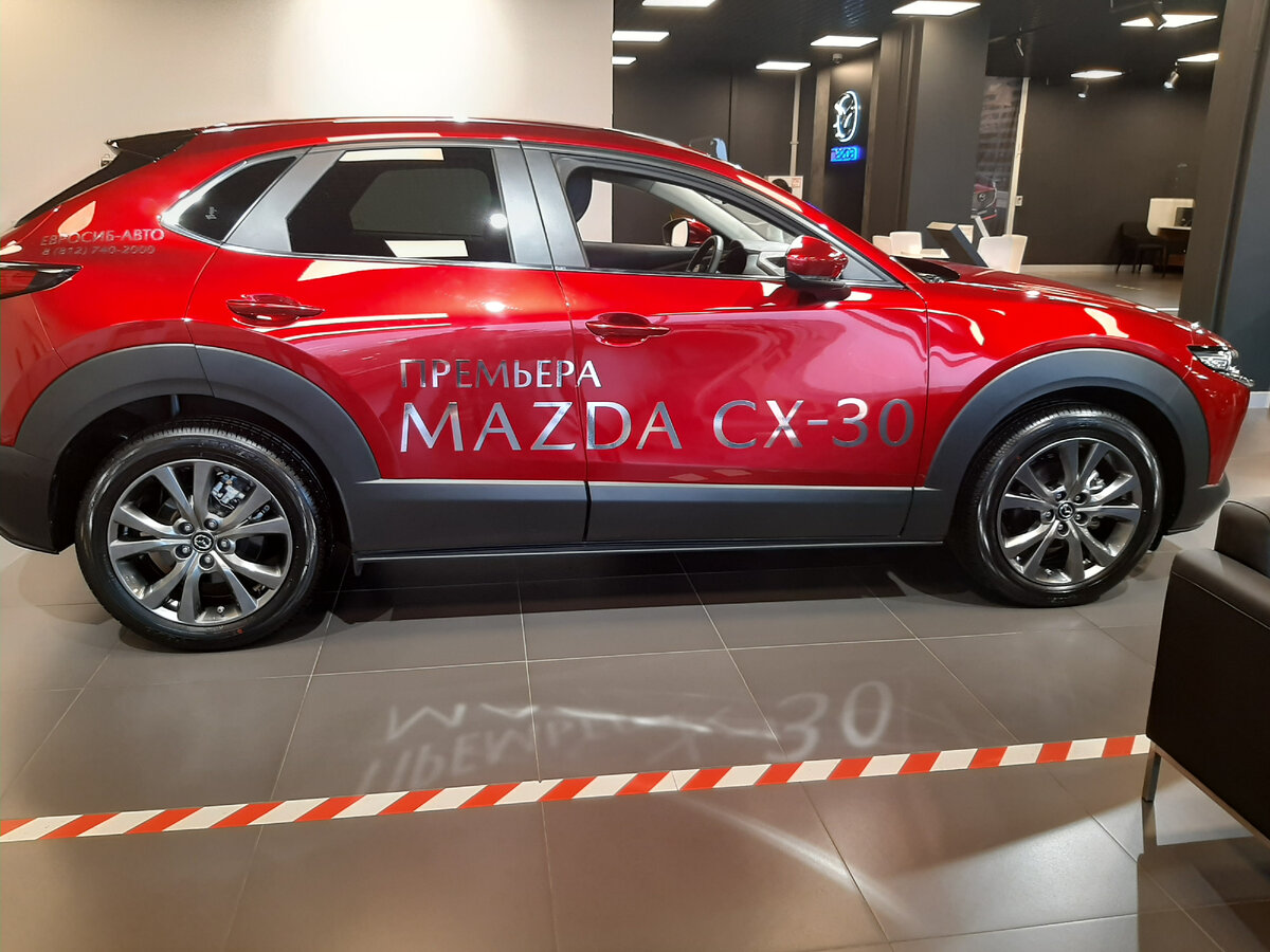 У него есть одно немаловажное преимущество над конкурентами - Mazda CX-30,  фотообзор из автосалона | В Движении | Дзен