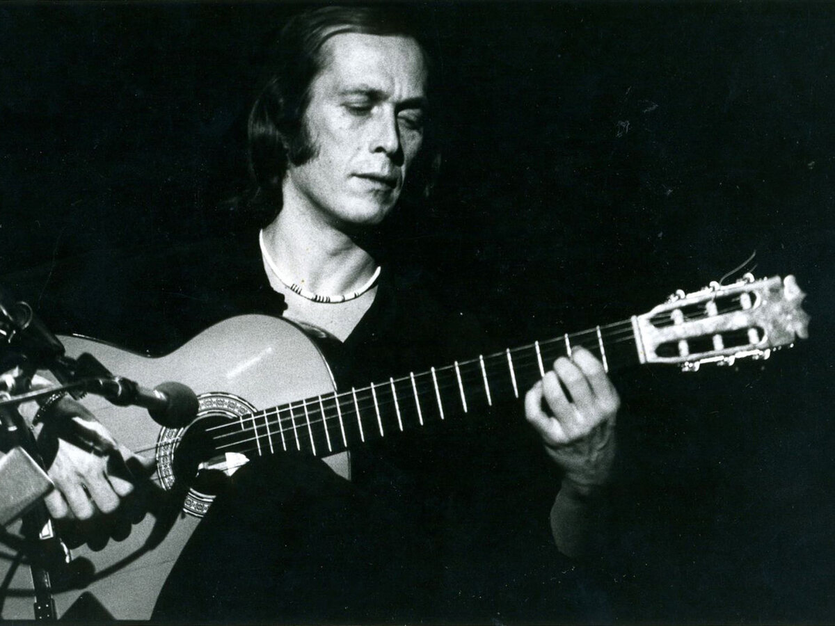 "Я никогда не терял корни в своей музыке! В противном случае я потерял бы себя! Я пытался одной рукой держаться за традицию, а другой - упорно копался в ней. Я пытался найти что-то новое, что я могу привнести во фламенко..."