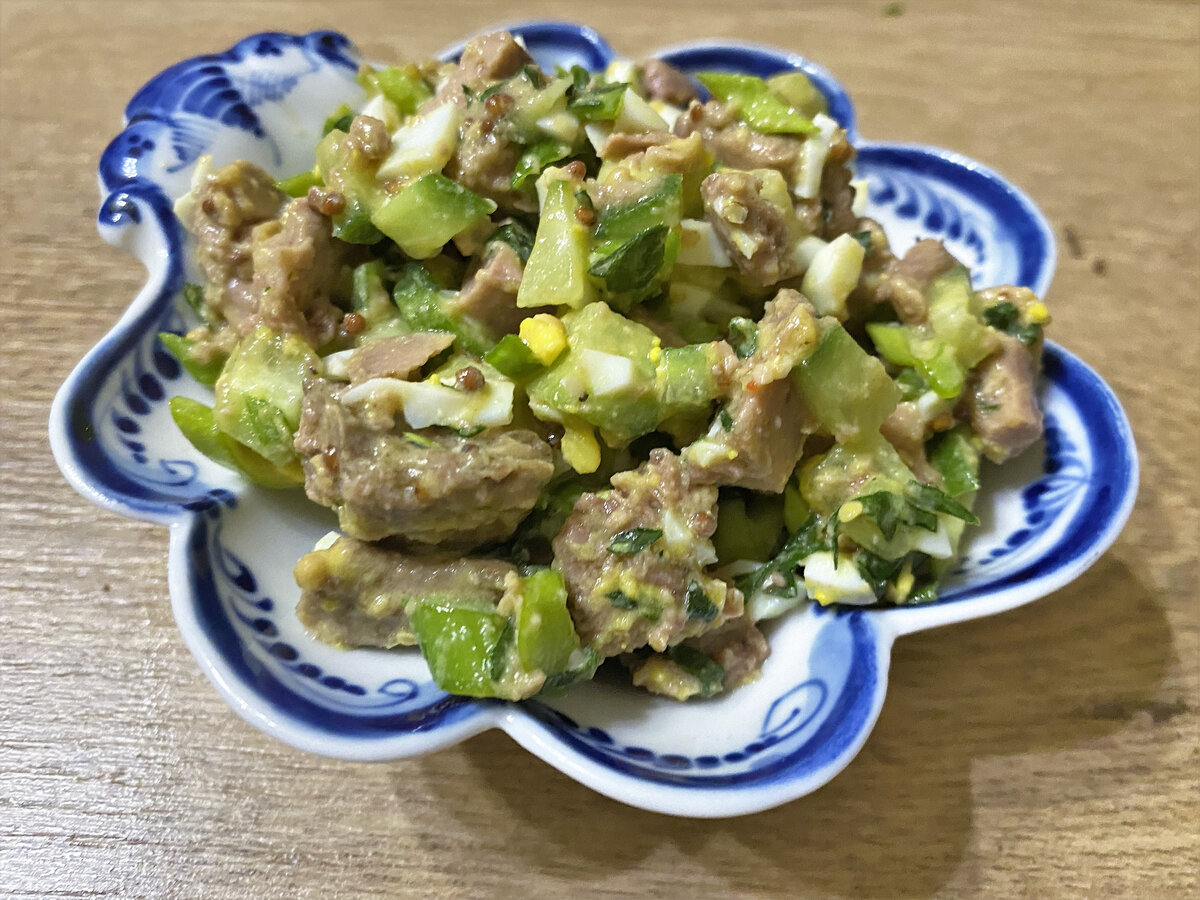 Салат из печени трески (без майонеза) — рецепты | Дзен