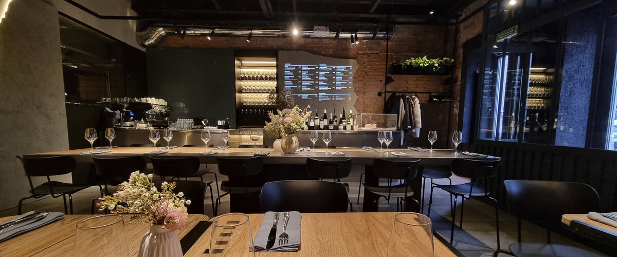 "Агнец", интерьер первого зала