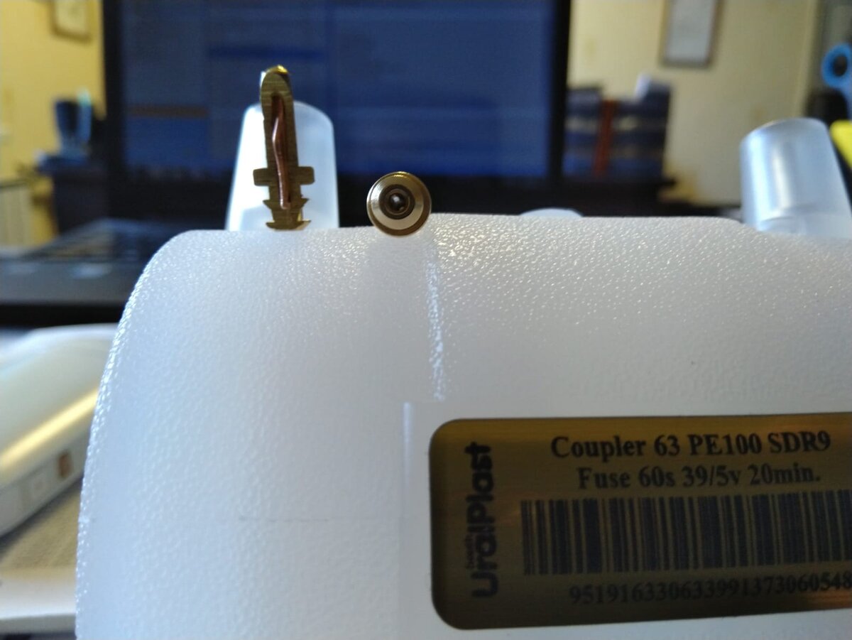 Контакт в разрезе