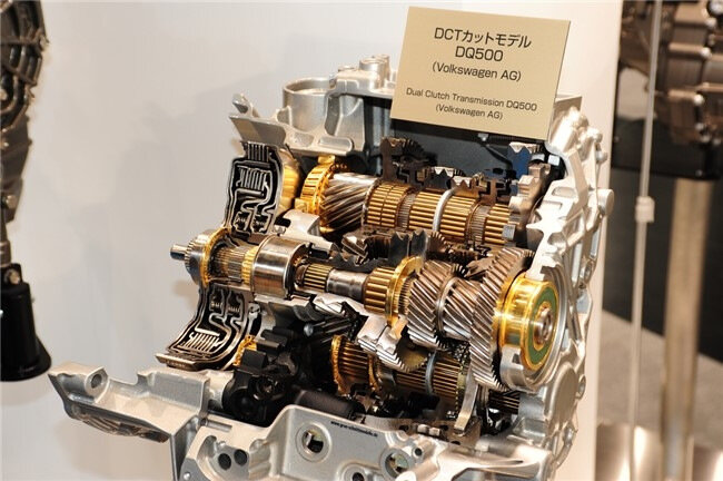 Владельцы автомобилей концерна VAG (Volkswagen, Audi, Skoda) уже давно знакомы с роботизированными коробками переключения передач, которые носят фирменное название DSG или S-tronic.