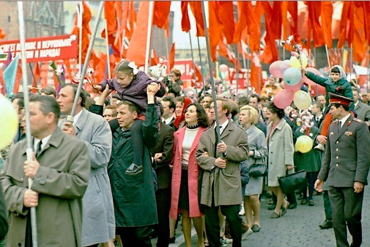 Первомайская демонстрация. Фото из свободных источников