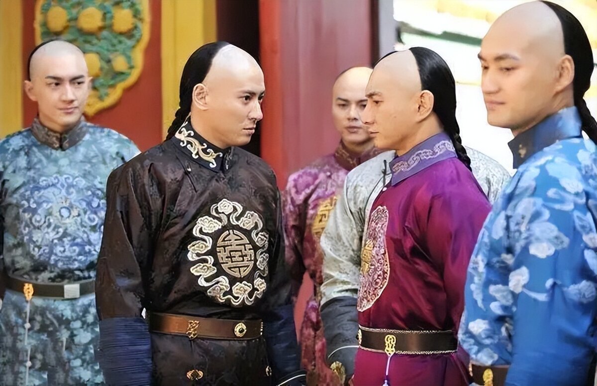 А вы знали, что китайские мужчины более 200 лет носили косу на выбритой голове из-за необходимости, а не ради красоты?