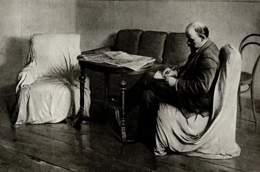 В.И. Ленин в кабинете. Смольный,1918 г.