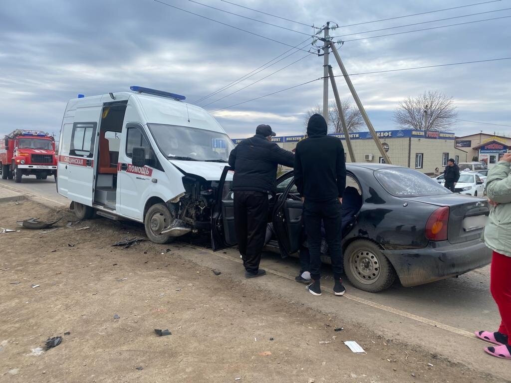 В Астраханской области в ДТП с участием скорой помощи погибла женщина |  Южный федеральный | Дзен