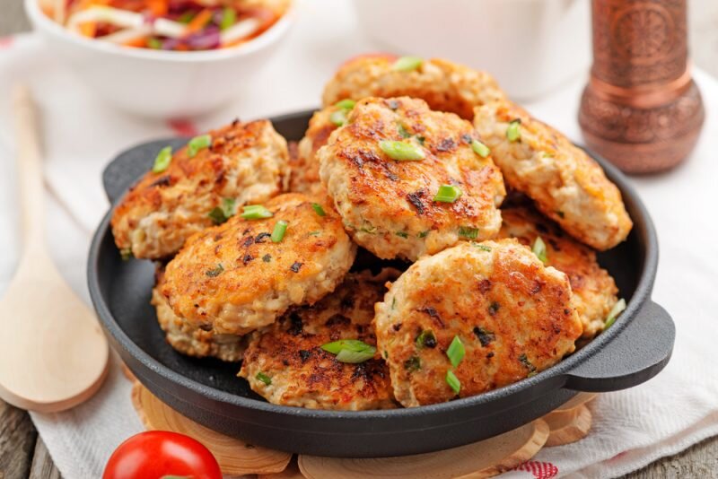 Куриные котлетки с зеленью и лимоном