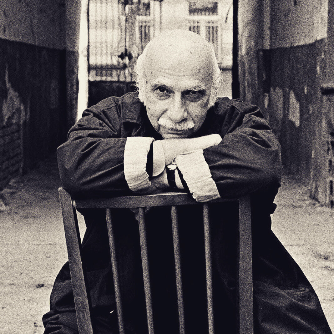 

Визитной карточкой культового грузинского композитора были незабываемые мелодии из кинофильмов "Не горюй!", "Мимино", "Кин-дза-дза".

Особенным является и его философское восприятие музыки. Композитора часто называли "МАЭСТРО ТИШИНЫ"

В одном из интервью он сказал:

«Для меня самый большой подарок – это тишина, которая должна воцариться в зале во время исполнения произведения. Тишина имеет несколько градаций: я всегда чувствую тишину, которая просто вежливая, тишину, которая связана с заинтересованностью, еще бывает такая ЗВЕНЯЩАЯ ТИШИНА, когда натягиваются невидимые нити между оркестром и залом, проводником этих нитей является дирижер. Вот, наверное, для меня это бывает самым лучшим подарком. И еще те несколько секунд, которые наступают после окончания моей музыки. Моя музыка никогда не располагает к бурным овациям, потому что она, как правило, заканчивается, уходя куда-то, непонятно куда: то ли куда-то вверх, то ли куда-то вниз, в сторону, это не имеет значения. Как правило, в конце всегда наступает тишина. У меня есть даже одна запись 85-го года, когда Курт Мазур закончил «Светлую печаль» – сорок семь или сорок восемь секунд в зале было гробовое молчание. Вот тогда, наверное, самый лучший подарок я получил»

Спасибо за возможность соприкоснуться с тонким, невидимым и неслышимым ГОЛОСОМ ДУШИ!!!

#гияканчели #голосдуши #школаосознанногоголоса #встречаголоса #голосоваятерапия #развитиеголоса #meetvoice #giyakancheli #маэстротишины #звенящаятишина 



