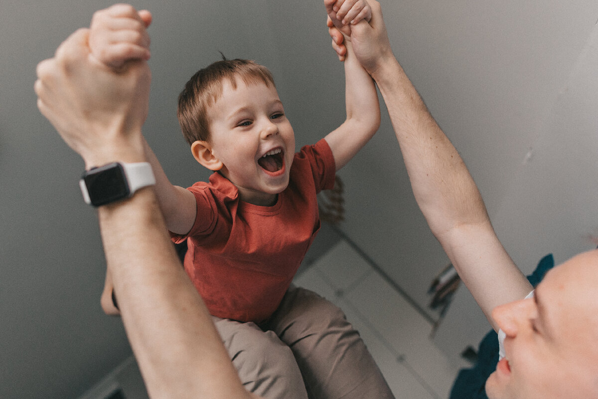 Дети, которые слишком много времени проводят в «контейнерах», не получают достаточной практики движений