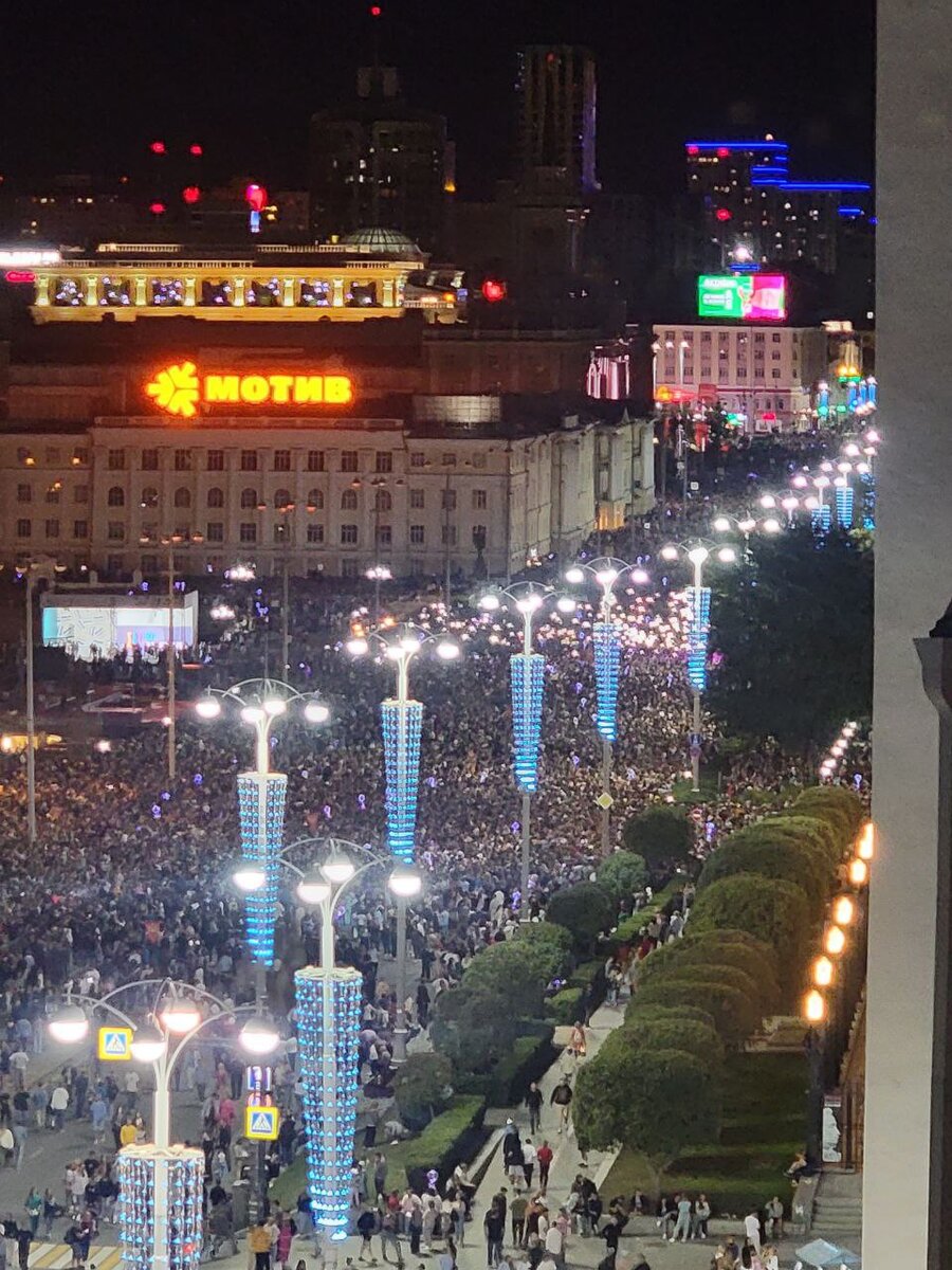 Вид на толпу сверху