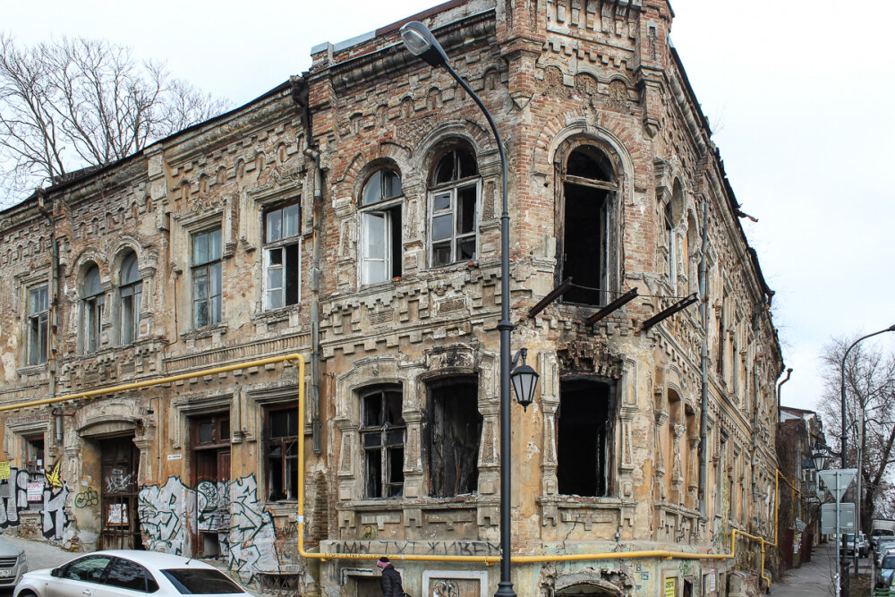 Фото старых зданий. Особняк купца Максимова Ростов на Дону. Исторические здания Ростова на Дону. Старый фонд Ростов на Дону. Самое старое здание Ростова на Дону.