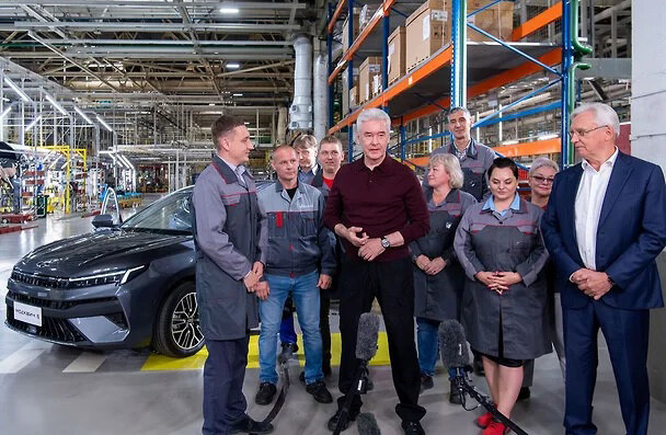 Запуск производства "Москвича 6". Мэр Москвы Сергей Собянин и ген. Директор КамАЗа Сергей Когогин.