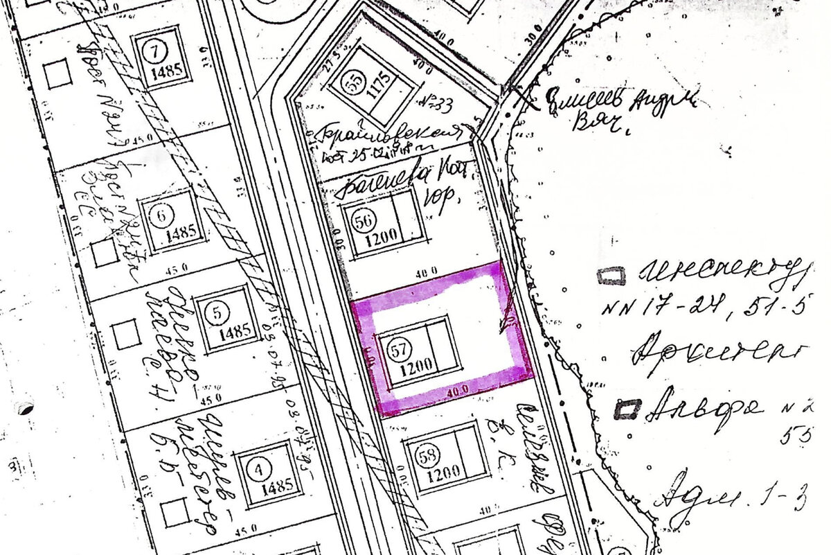 Генеральный план должен храниться у председателя в составе пакета документов на земли СНТ. Источник: земельно-правовая компания "ВИТА-ХАУЗ"