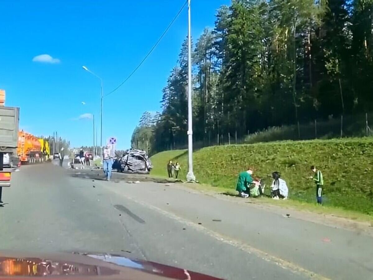    Последствия аварии в Ленинградской области© Скриншот видео из соцсетей