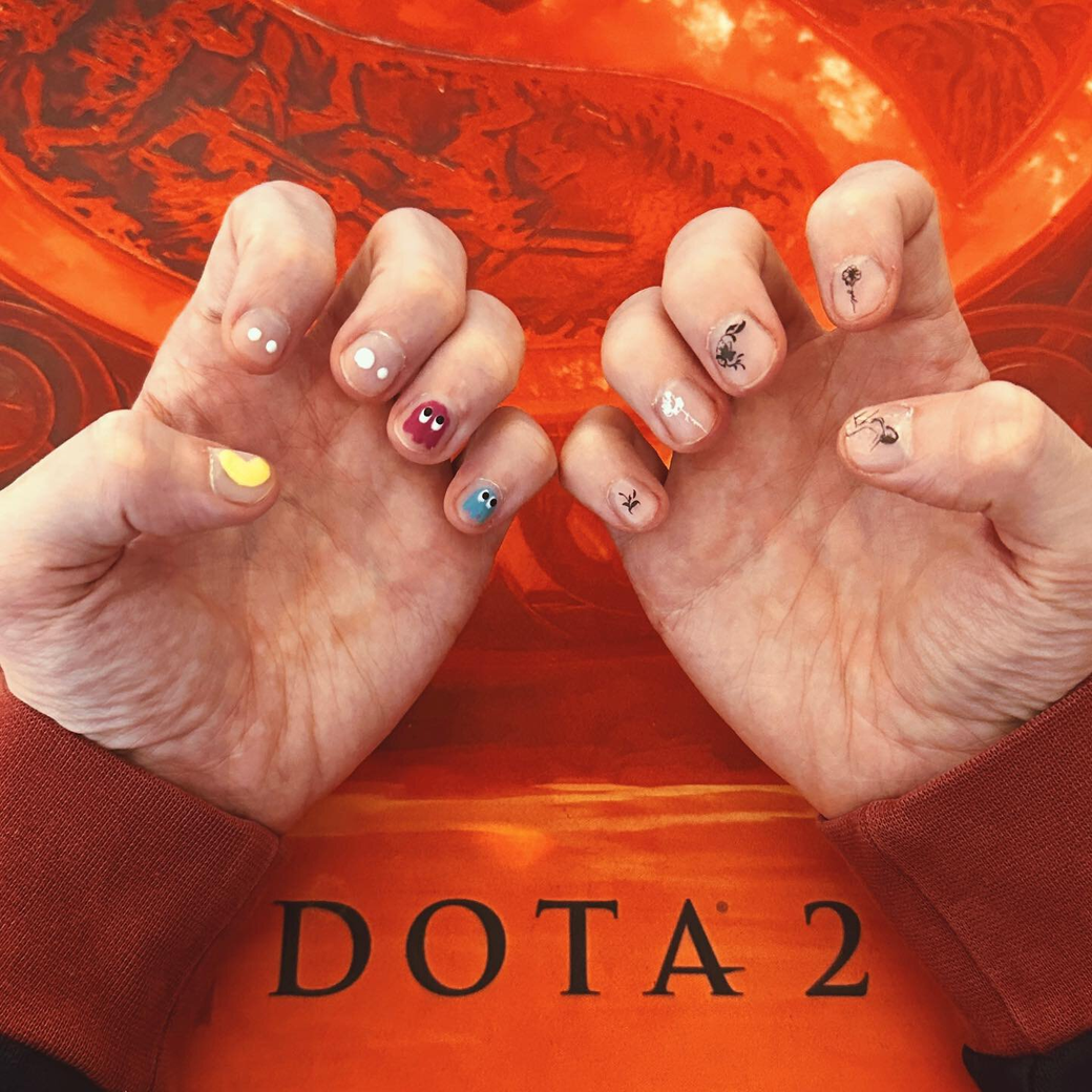     Маникюр Ace с Pac-Man