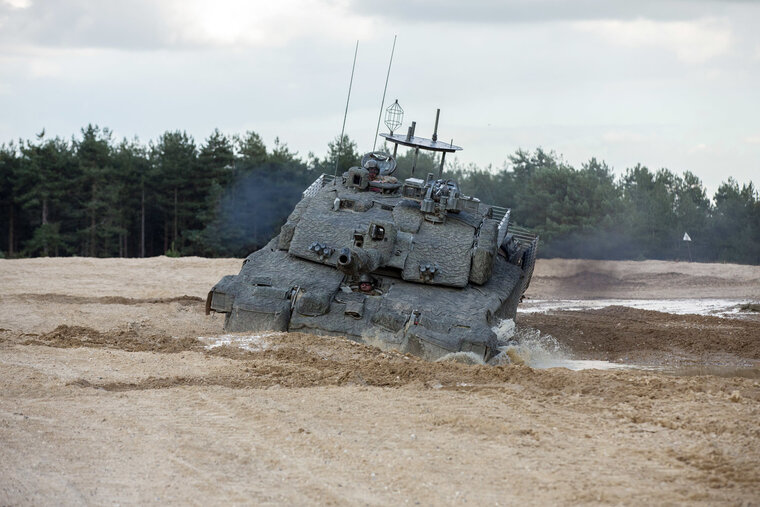    ВС РФ уничтожили Challenger 2 «Корнетом», сообщил Сергей Липовой