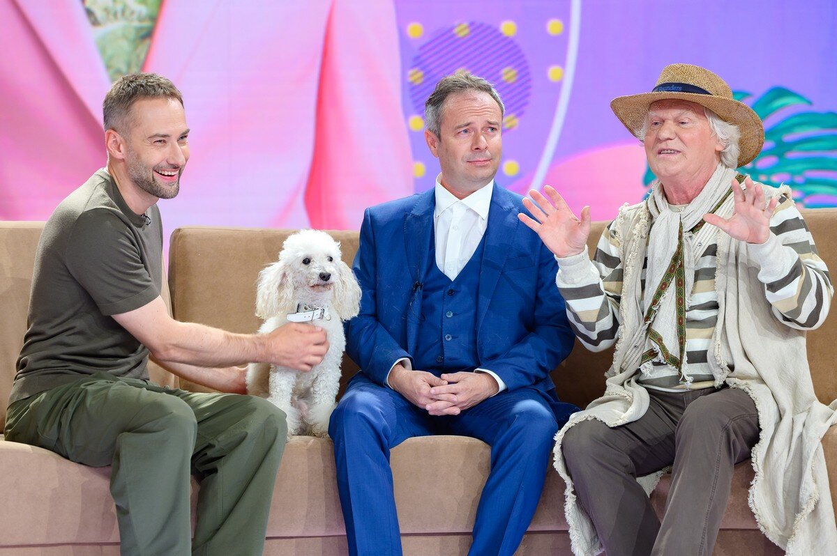 Почему в кругу друзей новый ведущий. В кругу друзей передача шепелева. В кругу друзей передача. Ведущий программы в кругу друзей. Почему в кругу друзей новый ведущий.