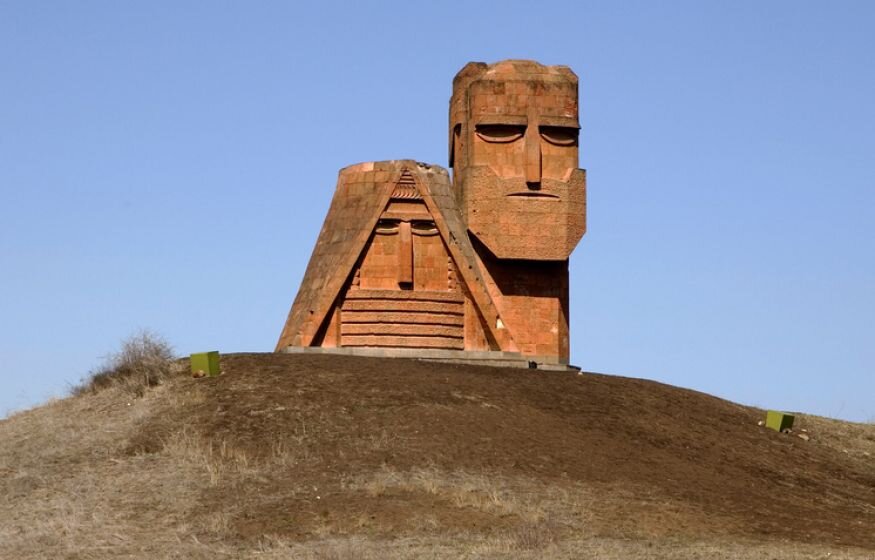    Пресс-секретарь президента объяснил, почему Россия не боится поссориться с Арменией