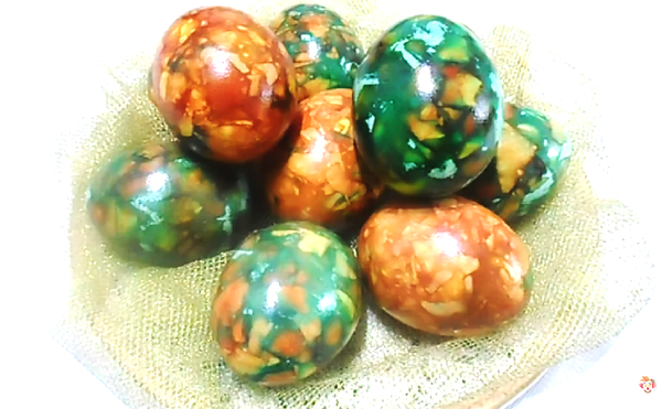 Мраморные яйца на Пасху - 2 варианта (без зеленки и с ней)