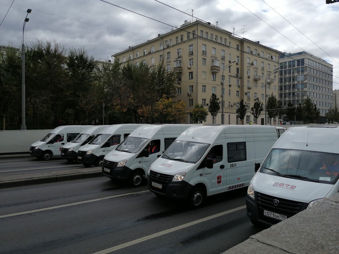 Парад мусоровозов в центре Москвы. Русские идут?