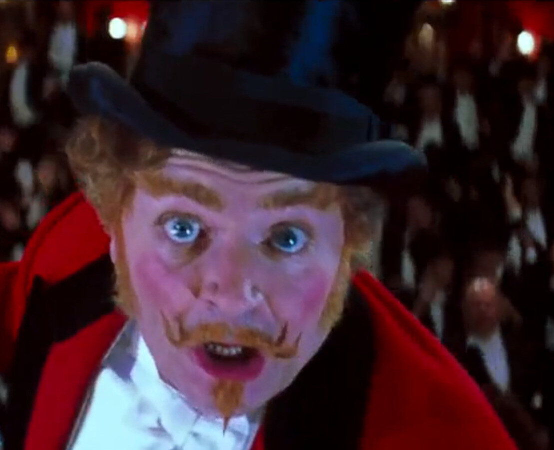 кадр из фильма "Мулен Руж". 2001