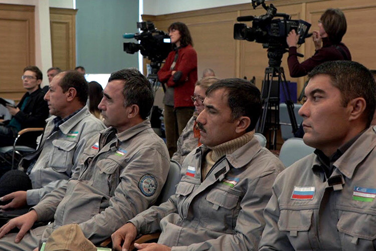 Специалисты, подготовленные Минтруда Узбекистана для работы в России. Фото с сайта Mehnat.uz